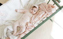 Load image into Gallery viewer, Vintage birds layette set - Blush
