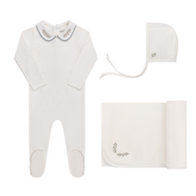 Load image into Gallery viewer, Organic cotton wide rib embroidered layette set - Ivory/blue
